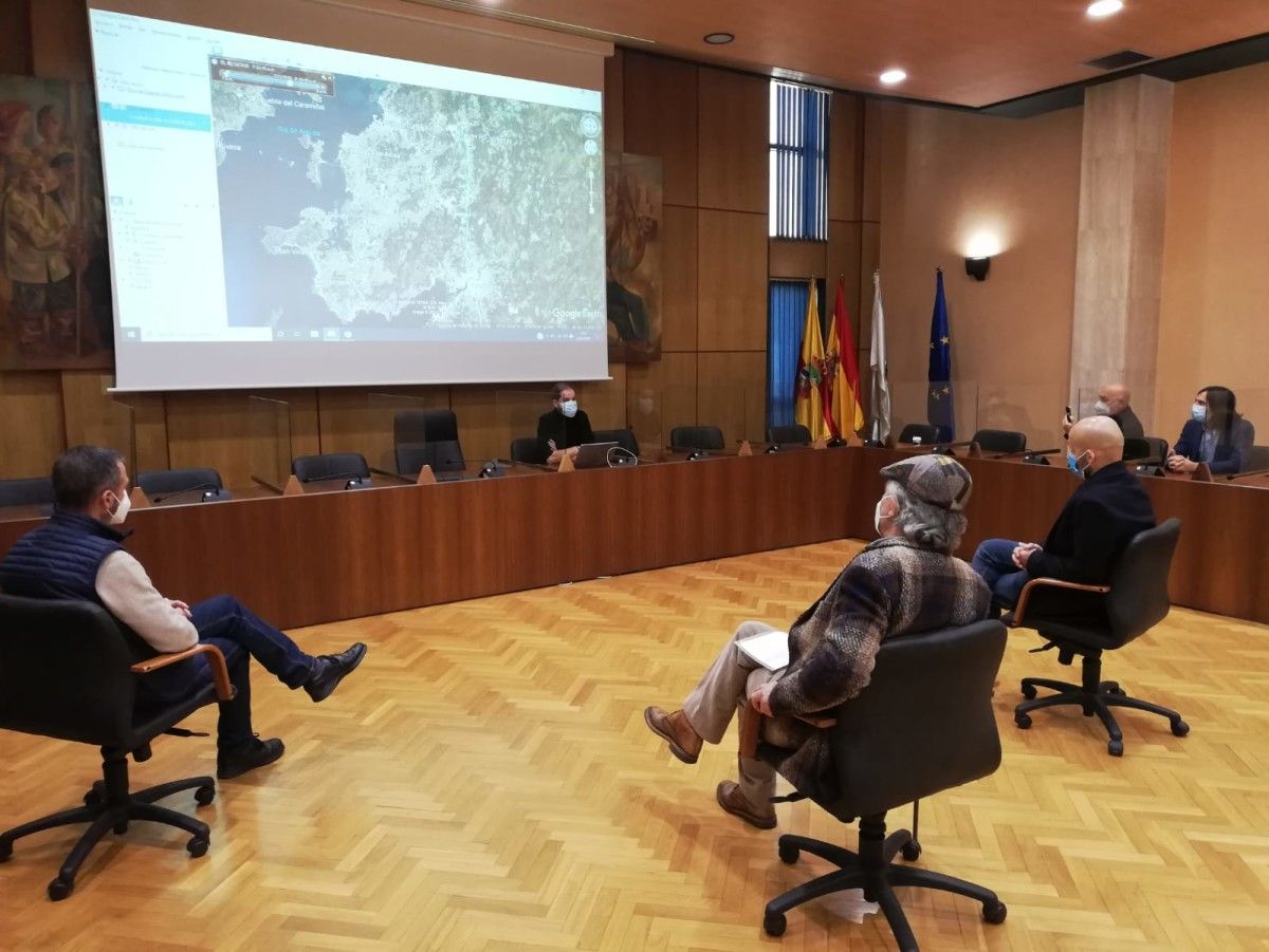 Representantes de Vilagarcía, Portas, Caldas, Barro e Pontevedra presentan unha senda ciclista y peonil que conectará estes municipios