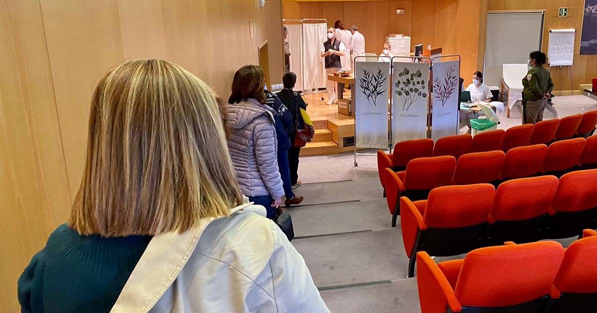 Vacinación contra a covid-19 a profesores da área sanitaria de Pontevedra
