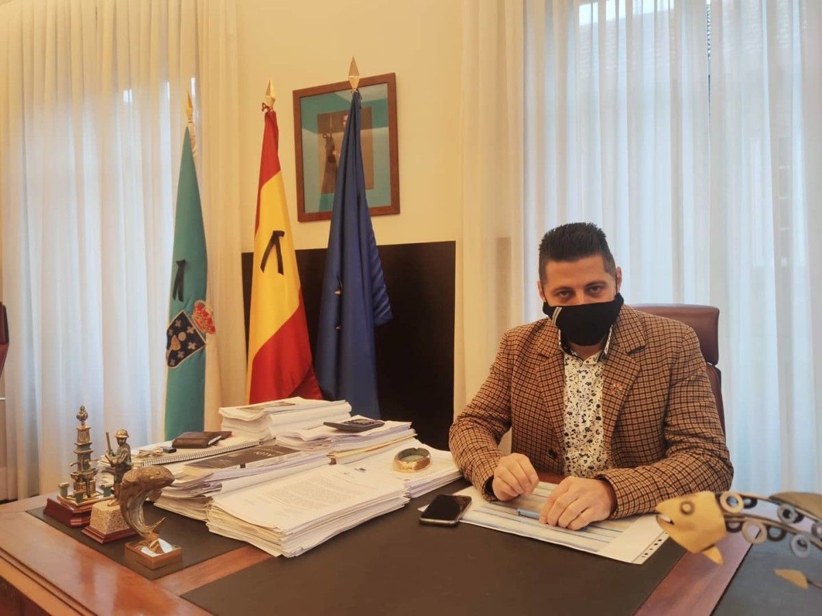 O alcalde de Ponte Caldelas Andrés Díaz informa da situación económica municipal
