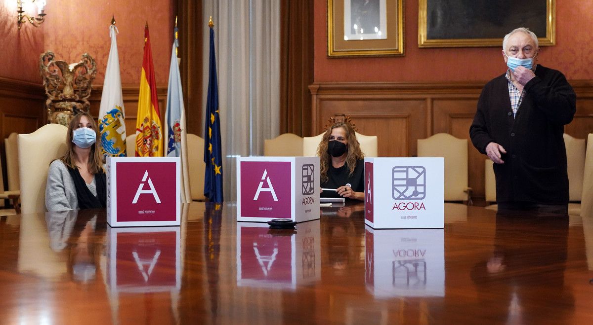 Presentación de la "Facultade Ágora"