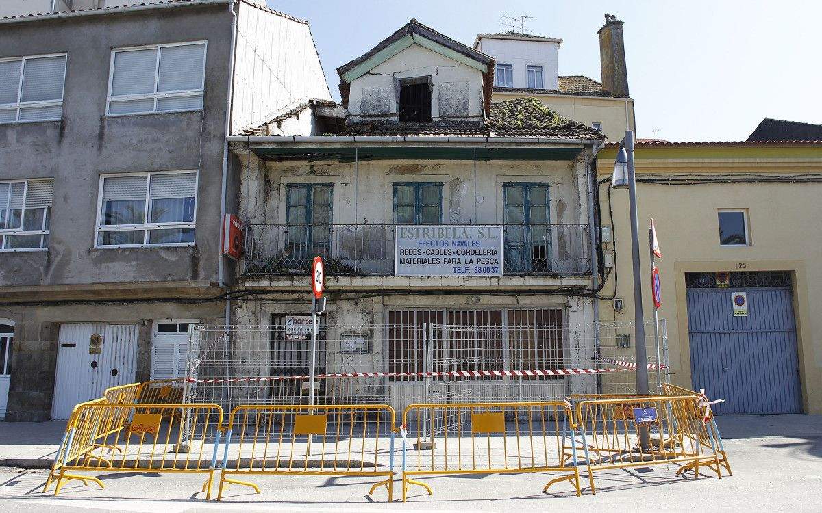 Afundimento parcial do tellado dunha casa en Marques de Valterra 