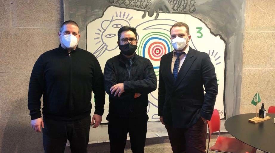 Henrique Torres, Jorge Soto e Jesús Rey, na sede da Vicerreitoría