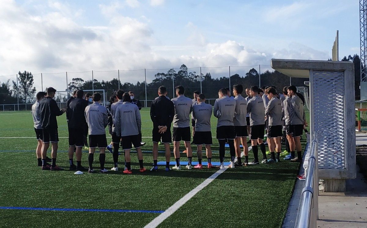 Entrenamiento del Pontevedra en Xeve