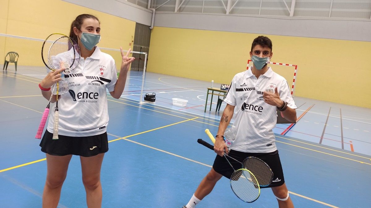 Deportistas do Bádminton Ravachol durante un adestramento