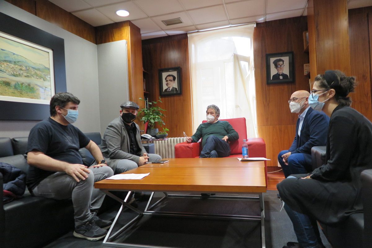 Reunión del alcalde Fernández Lores y miembros del Concello de Pontevedra con representantes de la Fanpa