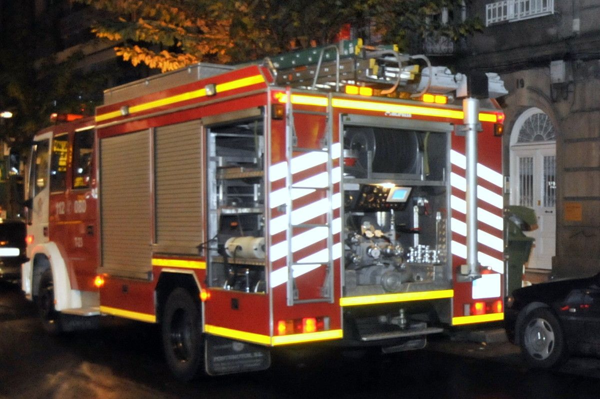 Intervención nocturna de los Bomberos de Pontevedra (Archivo)
