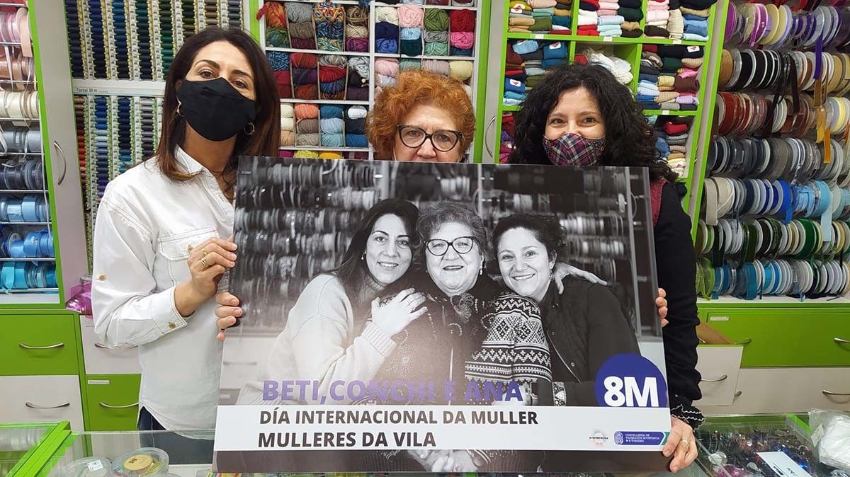 Participantes en la campaña "Mulleres na vila"
