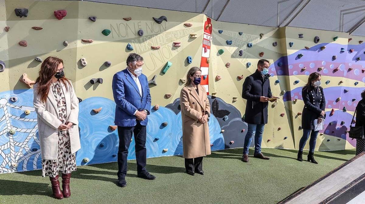 Mural polo 8M en Sanxenxo