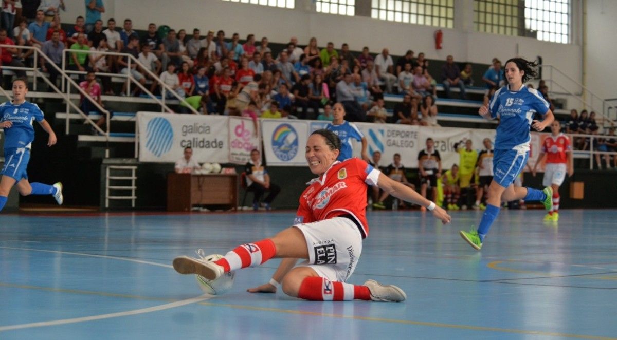 Un momento do partido entre Poio FS e FSF Rioja na Seca