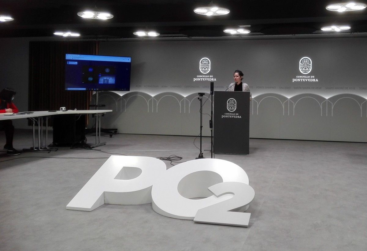 A voceira do Goberno local, Anabel Gulías, anuncia as medidas