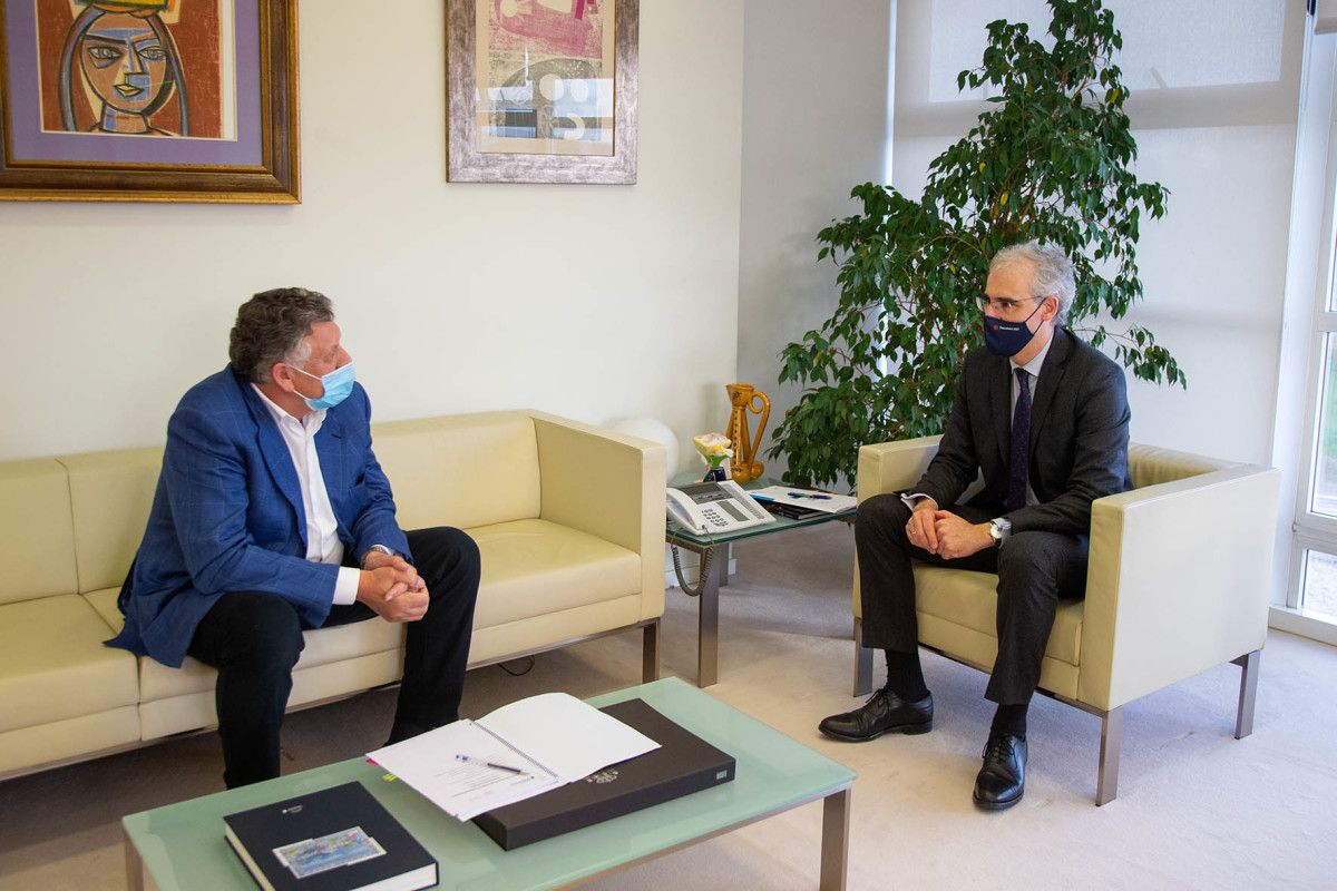 Reunión entre el conselleiro de Economía y el alcalde de Sanxenxo