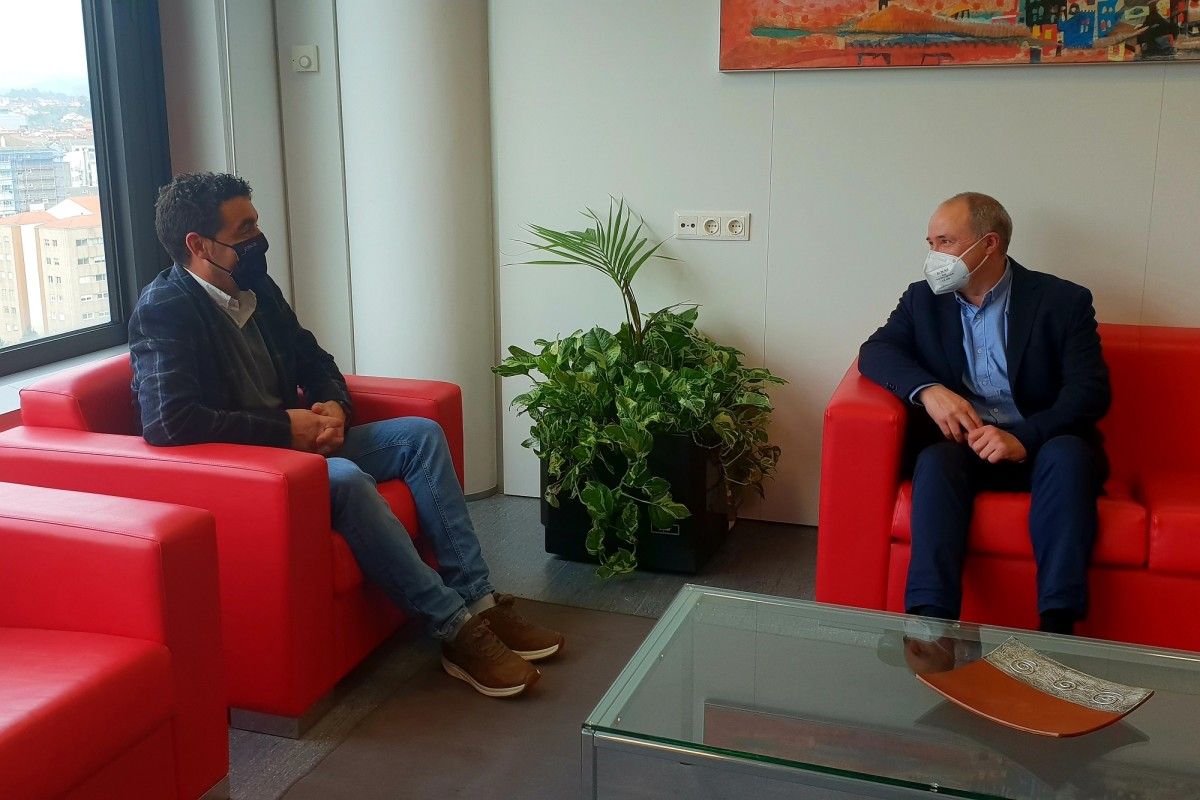 Reunión do delegado territorial, Luís López, co alcalde de Moraña, José Cela