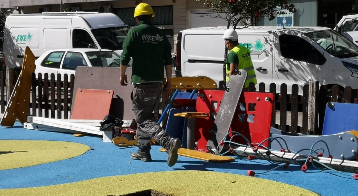 Obras no parque infantil da Praza 8 de Marzo