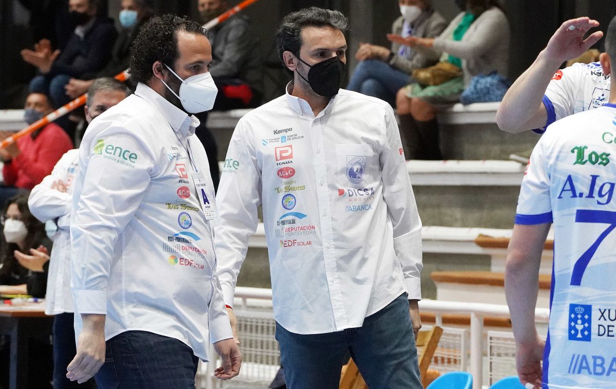 Quiños e Jabato no partido de liga Asobal entre Cisne e Anaitasuna no Municipal