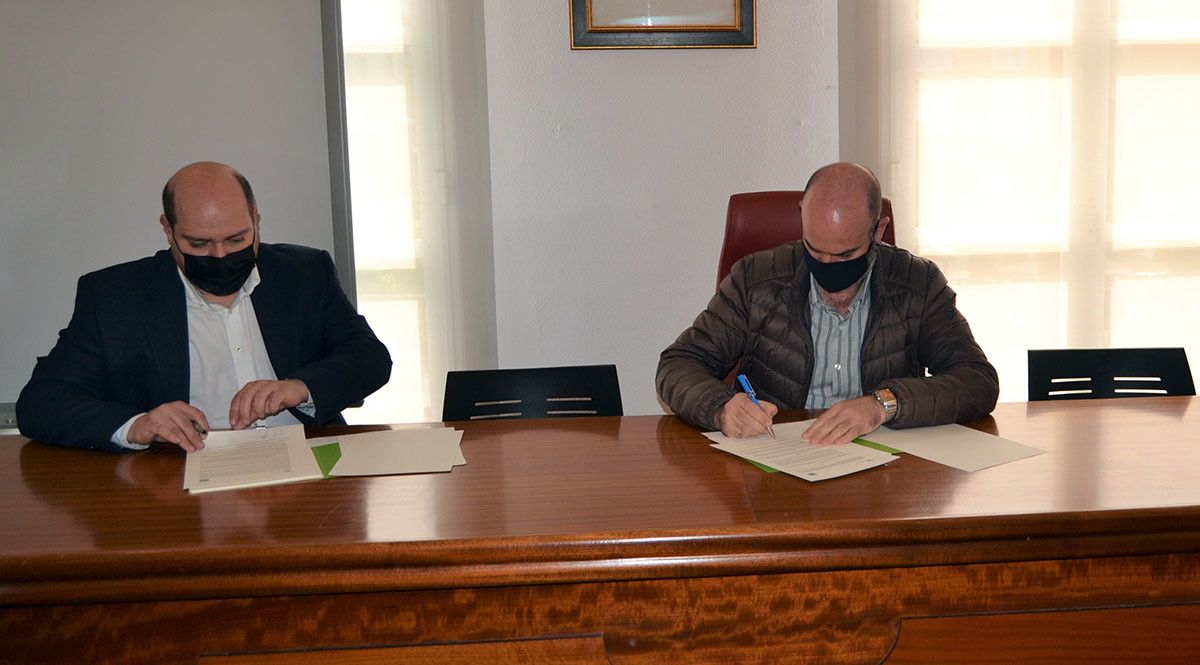 Firma del convenio entre Bueu y el Colegio de Arquitectos para el concurso de la Banda do Río