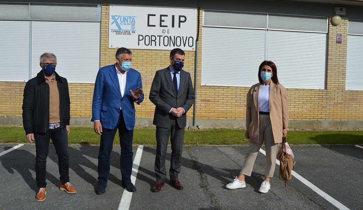 Visita de Román Rodríguez al colegio de Portonovo