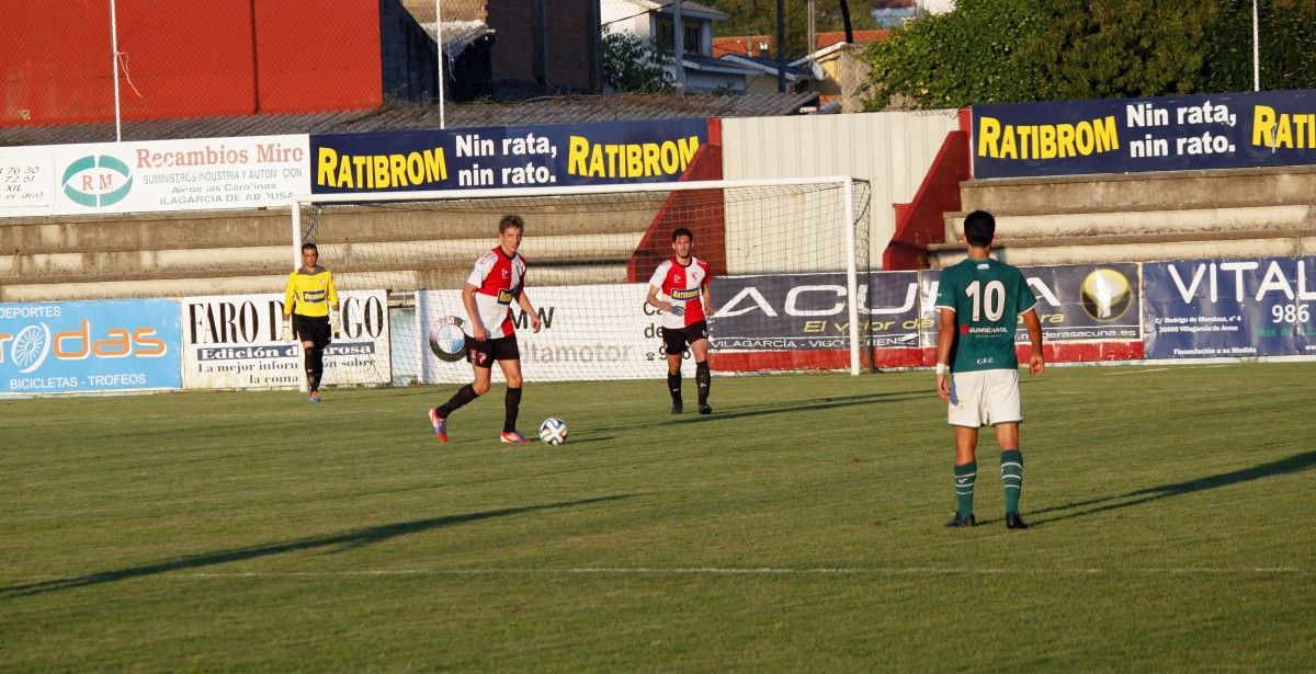Un momento dun partido do Arosa na Lomba