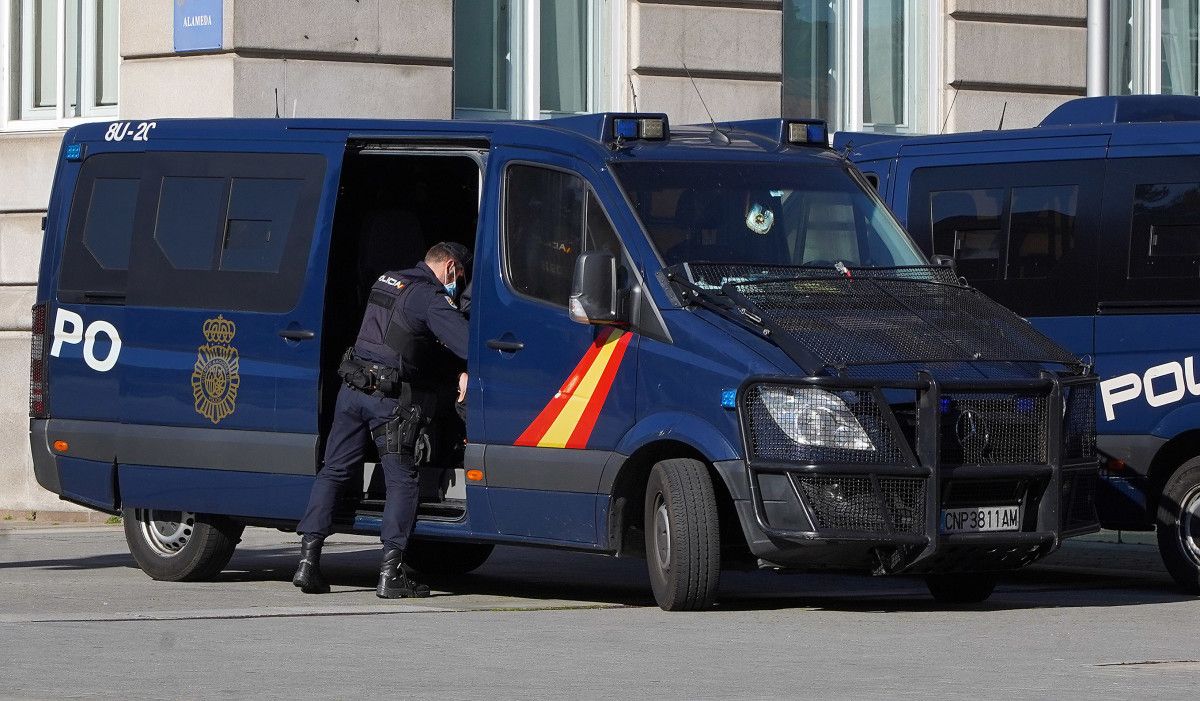 Patrulla da Policía Nacional nunha operación anterior