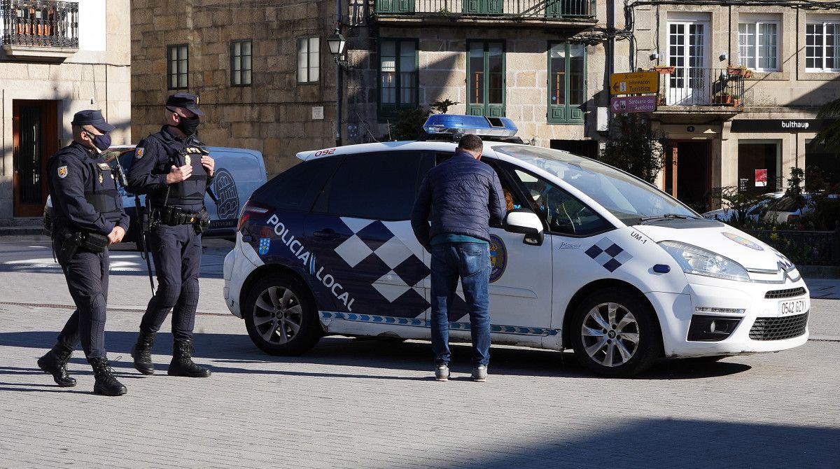 Policía Nacional e Local en Pontevedra