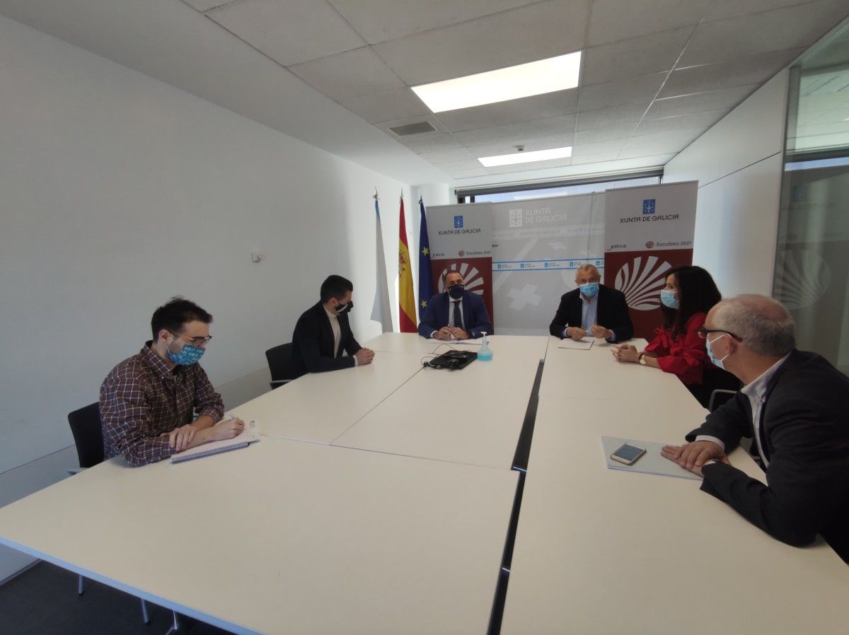 Encuentro del conselleiro de Sanidade con los alcaldes de Ponte Caldelas y A Lama