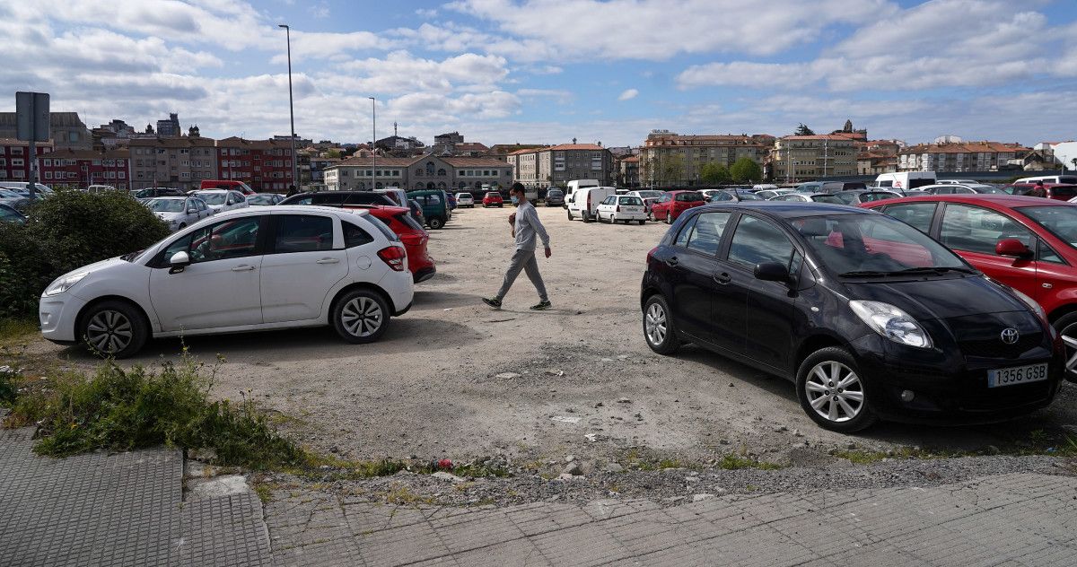 Mal estado del aparcamiento disuasorio ubicado frente al Pabellón Municpal
