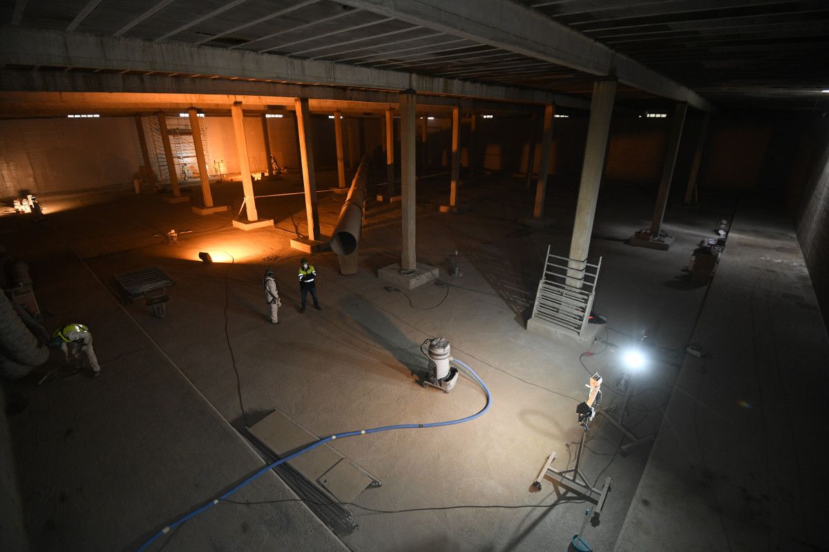 O alcalde Fernández Lores visita as obras de impermeabilización do depósito da ETAP de Lérez