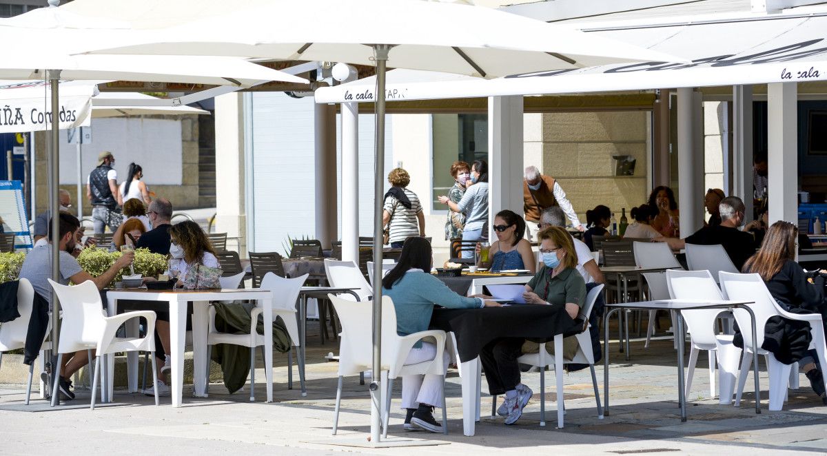 Clientes nas terrazas de Sanxenxo