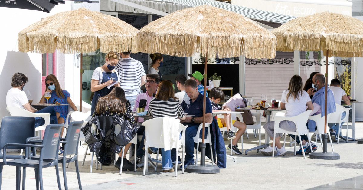 Clientes nas terrazas de Sanxenxo