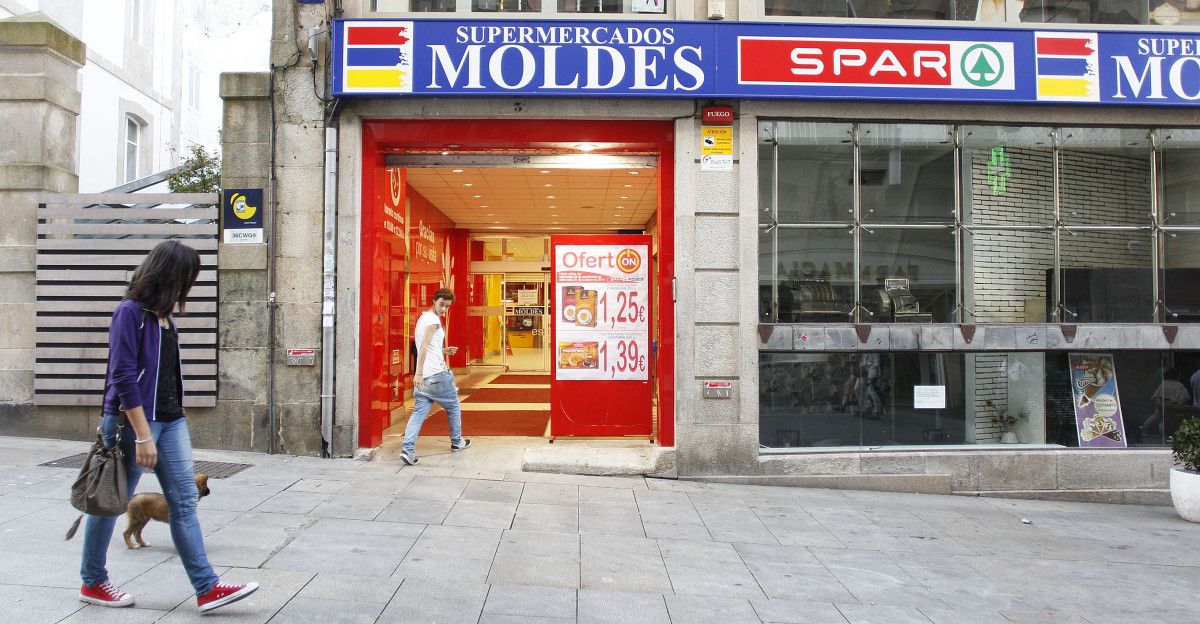 Hipermercado Moldes en Fernández Villaverde