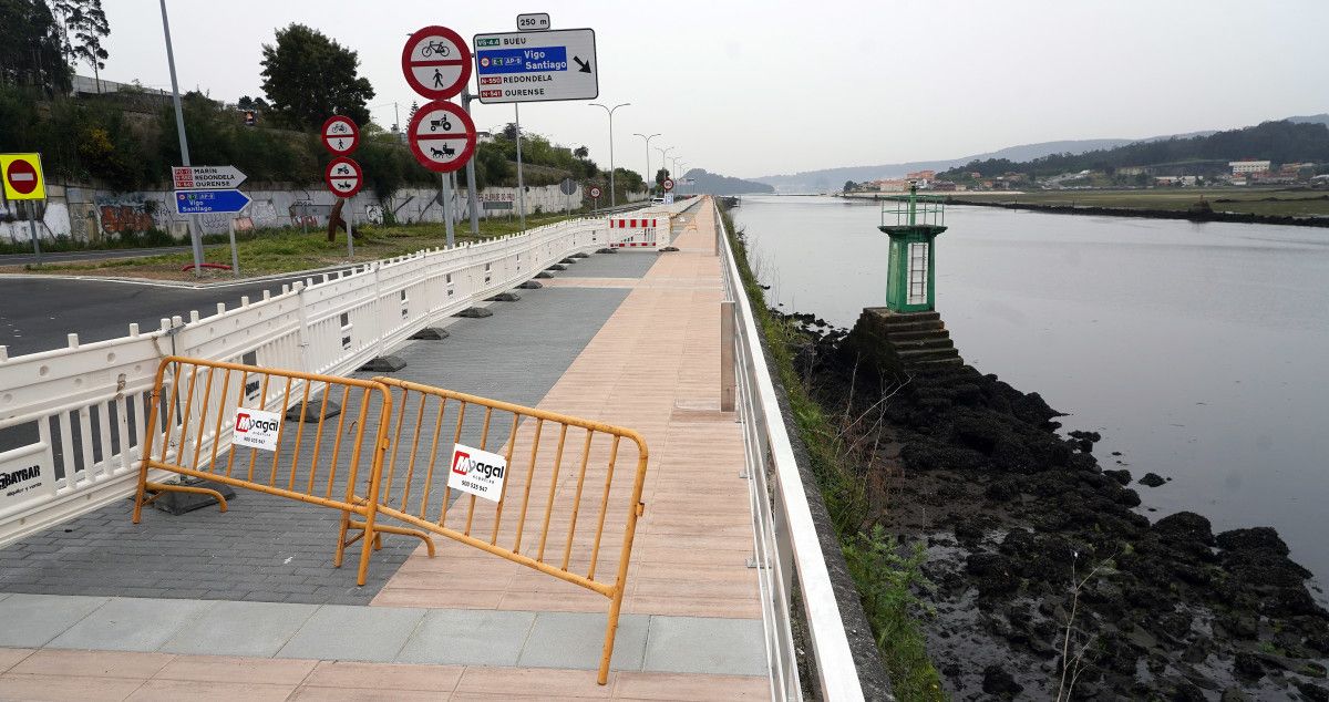 Obras do paseo peonil a Marín