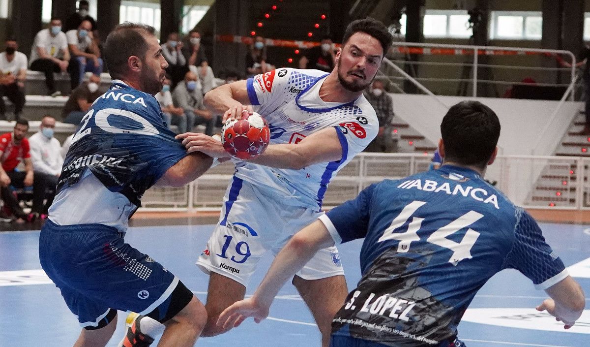 Derbi provincial entre Cisne e Cangas na Liga Asobal