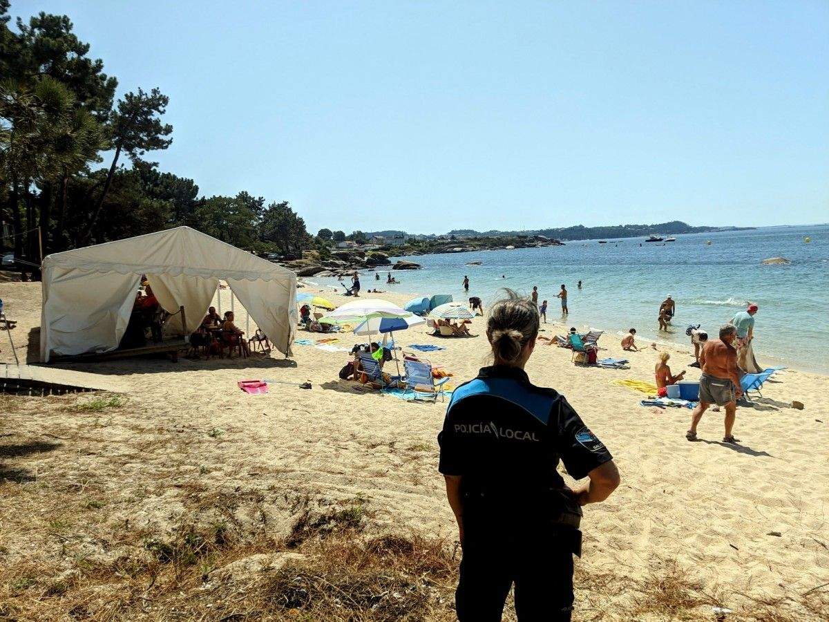 Policía Local do Grove vixiando as praias