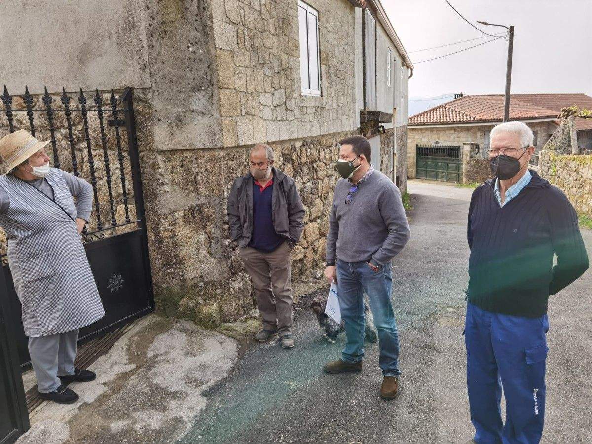Manuel Campos visita a parroquia de San Miguel de Couselo