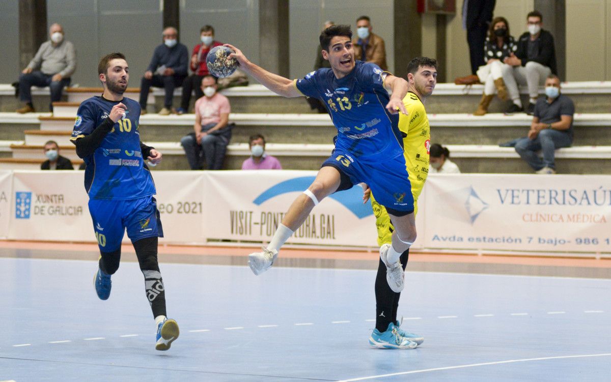 Partido entre el Teucro y el Trops Málaga en el Pabellón Municipal
