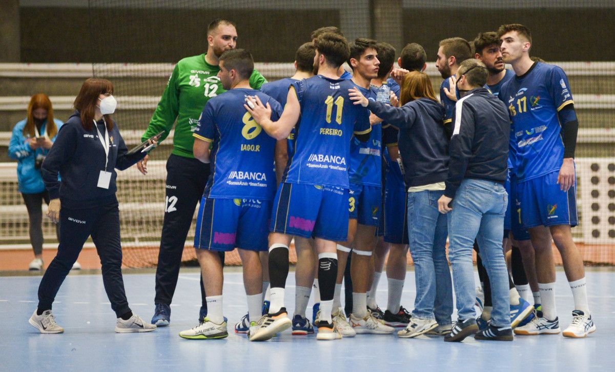 Partido entre el Teucro y el Trops Málaga en el Pabellón Municipal
