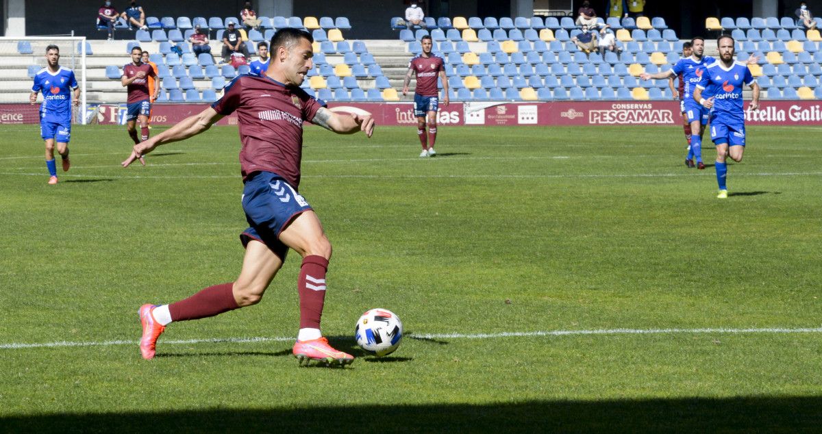 Charles, en el partido de liga entre Pontevedra y Covadonga en Pasarón