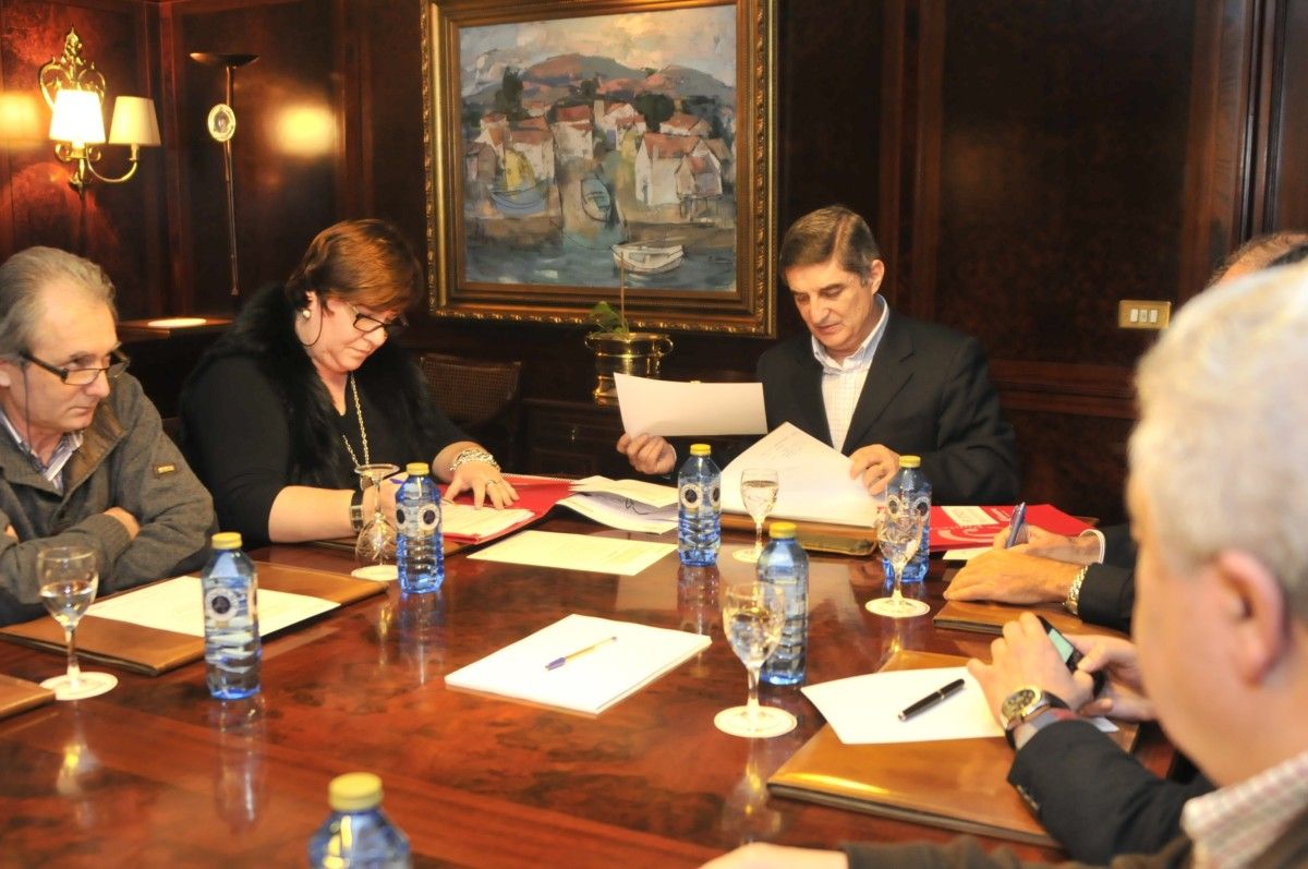 Charo Lorenzo e Gómez Rivera nun pleno da entidade cameral 