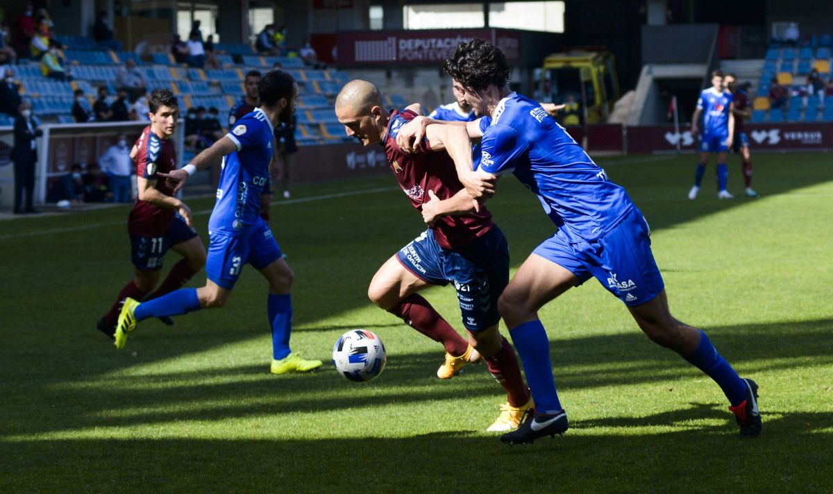 Rufo, no partido de liga entre Pontevedra e Covadonga en Pasarón