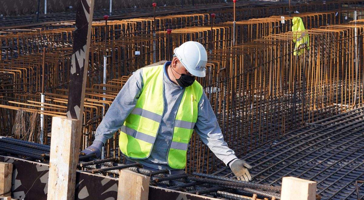 Un traballador da construcción