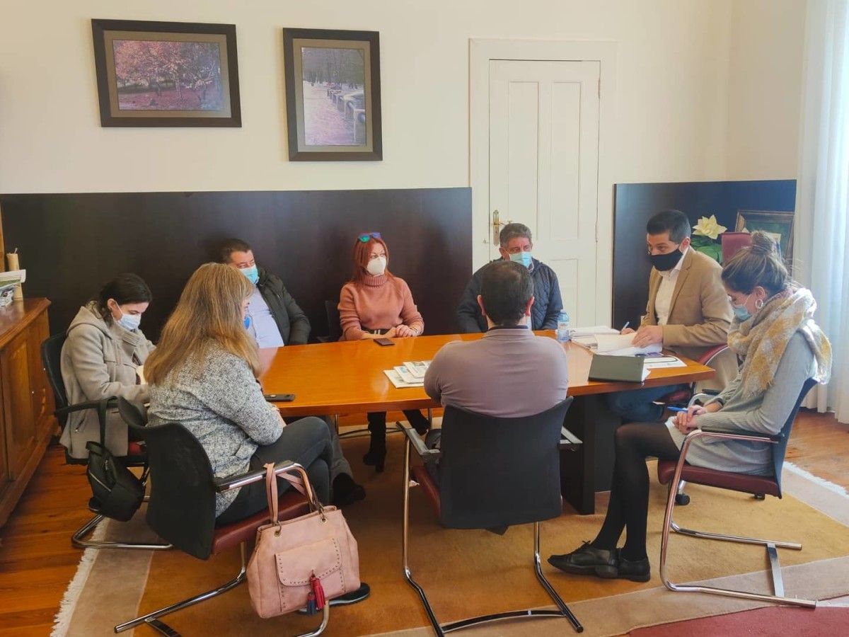 Reunión para estudiar los cambios en los festivos locales