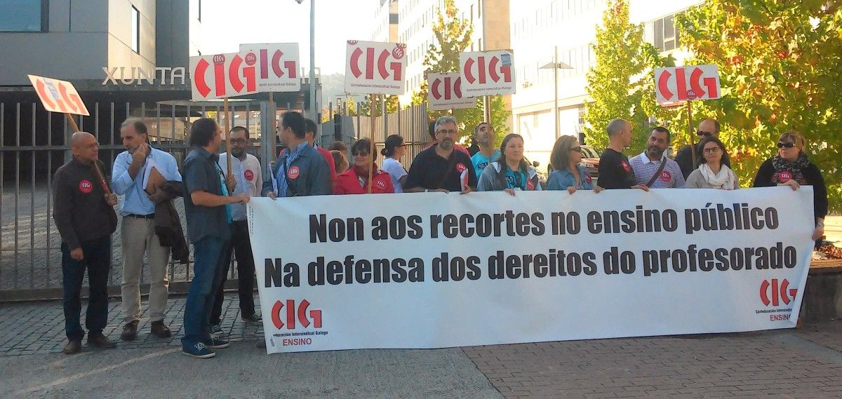 Concentración de CIG-Ensino contra los recortes en los centros públicos