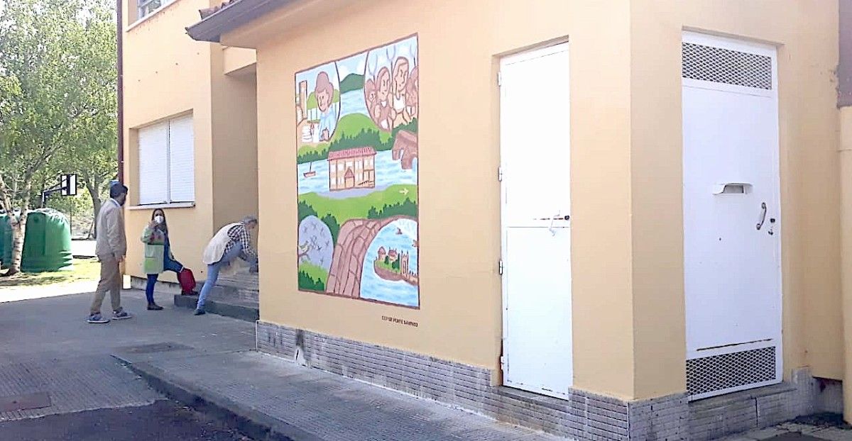 Mural de Polo Correo do Vento no colexio de Ponte Sampaio Mural de Polo Correo do Vento no colexio de Ponte Sampaio