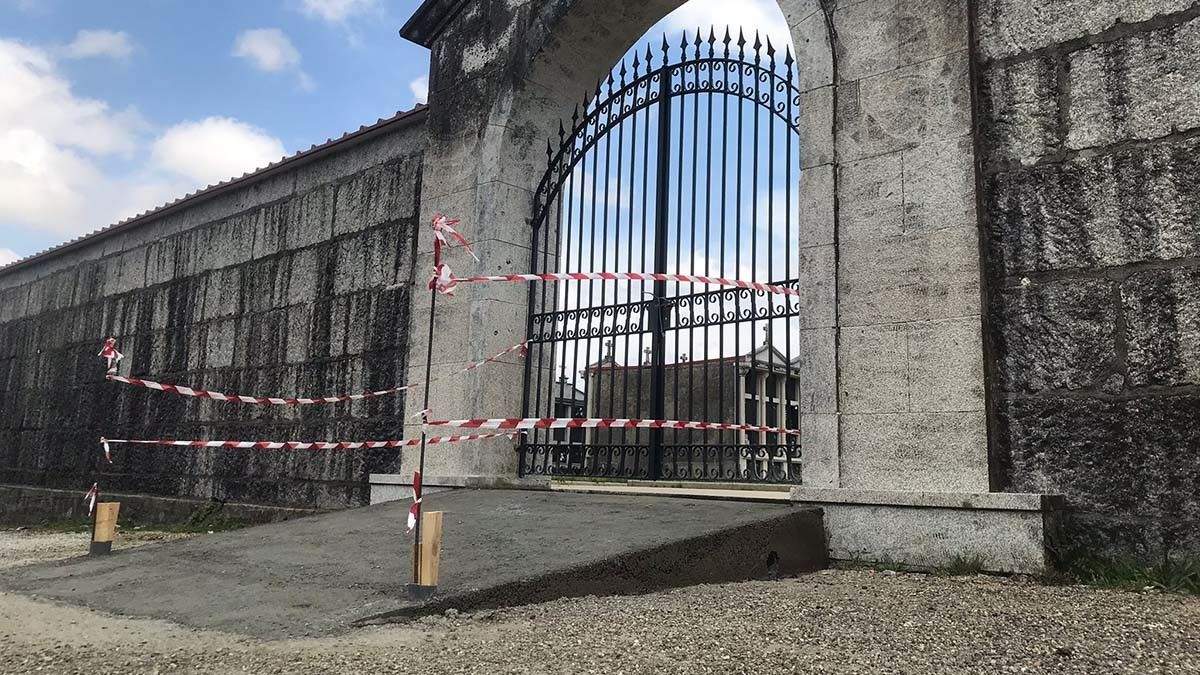 Obras no acceso ao cemiterio de Seixido