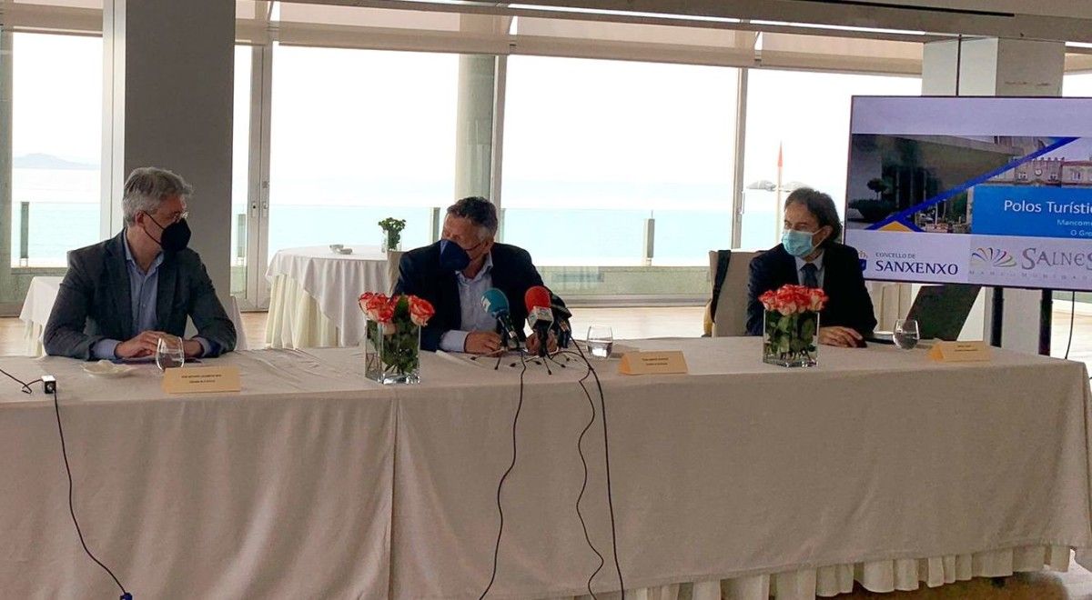 José Antonio Cacabelos e Telmo Martín, alcaldes do Grove e Sanxenxo, durante a presentación dos proxectos de destinos turísticos intelixentes