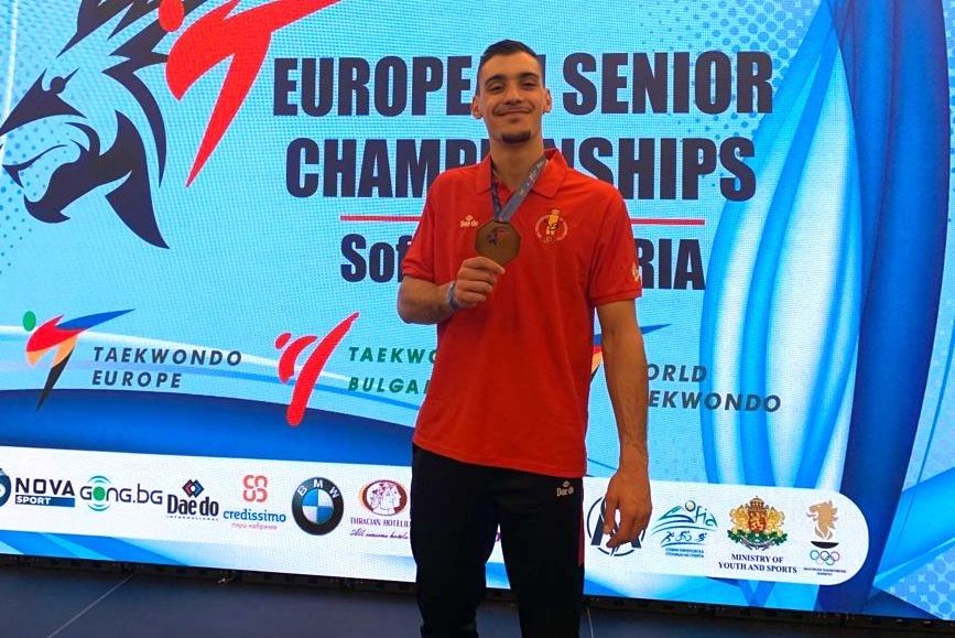 Iván García coa medalla de bronce no Campionato de Europa Sénior de Sofía