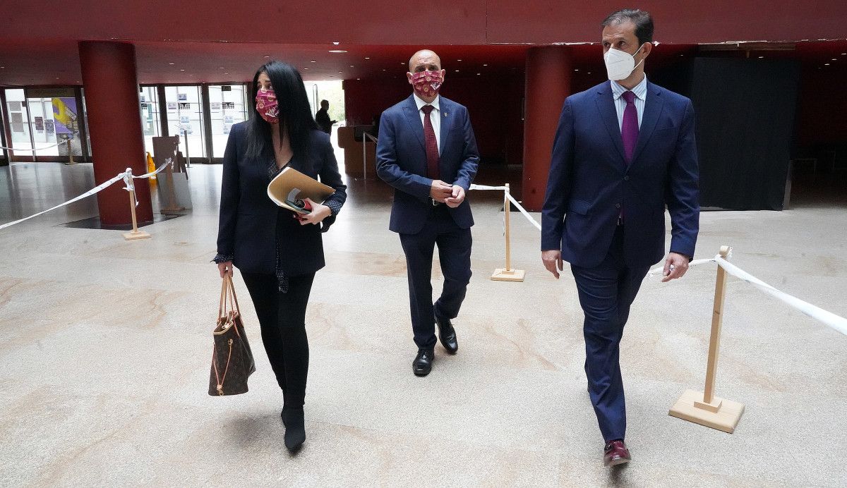 Lupe Murillo, Manuel Ruibal e Enrique Mariño chegando á Xunta Xeral de Accionistas do Pontevedra CF SAD celebrada en 2021