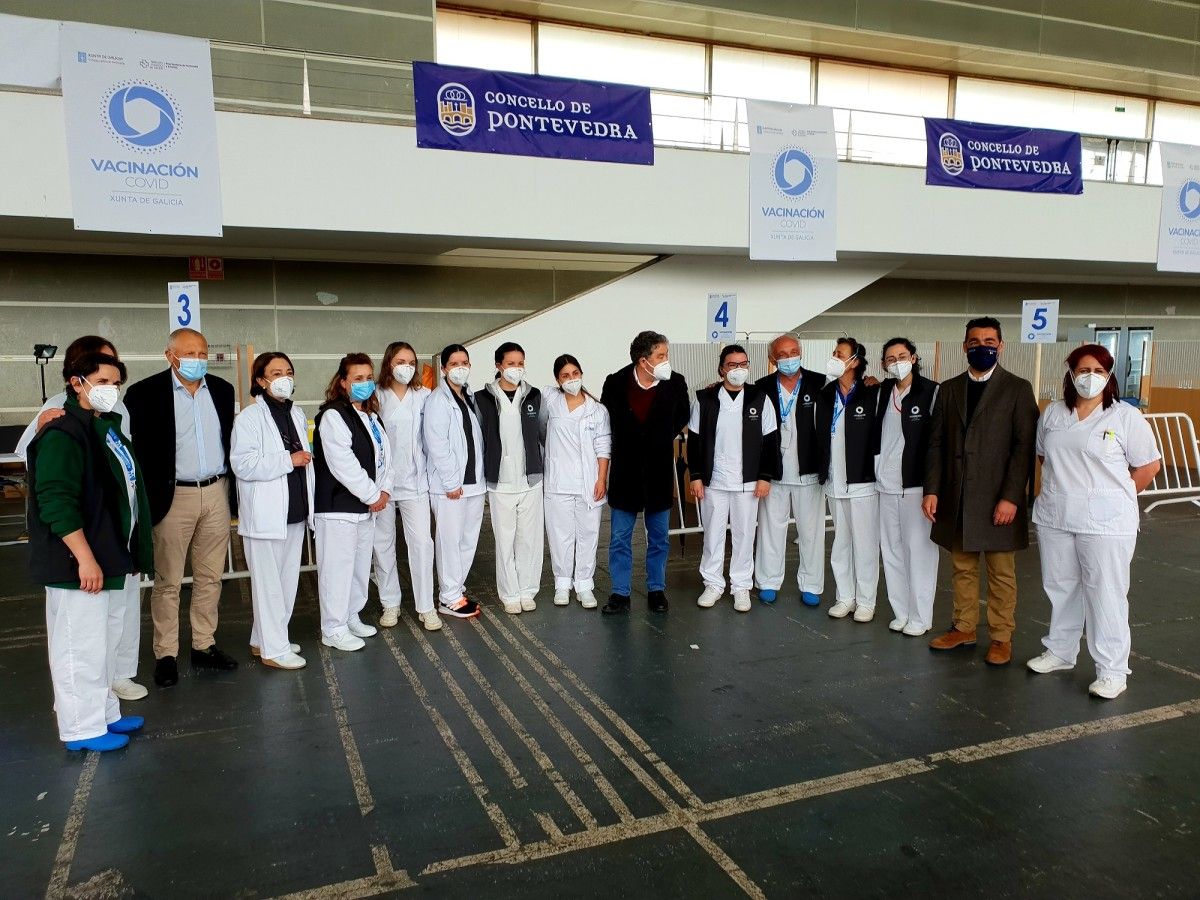 Luís López e Miguel Anxo Fernández Lores, nunha visita á vacinación masiva do recinto ferial