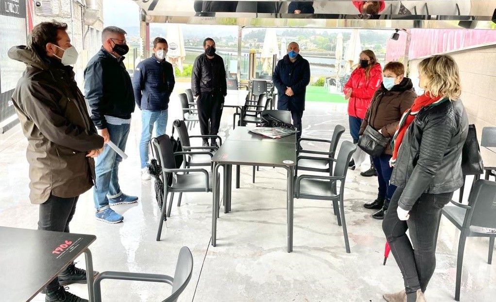 Reunión da concelleira Marga Caldas cos hosteleiros