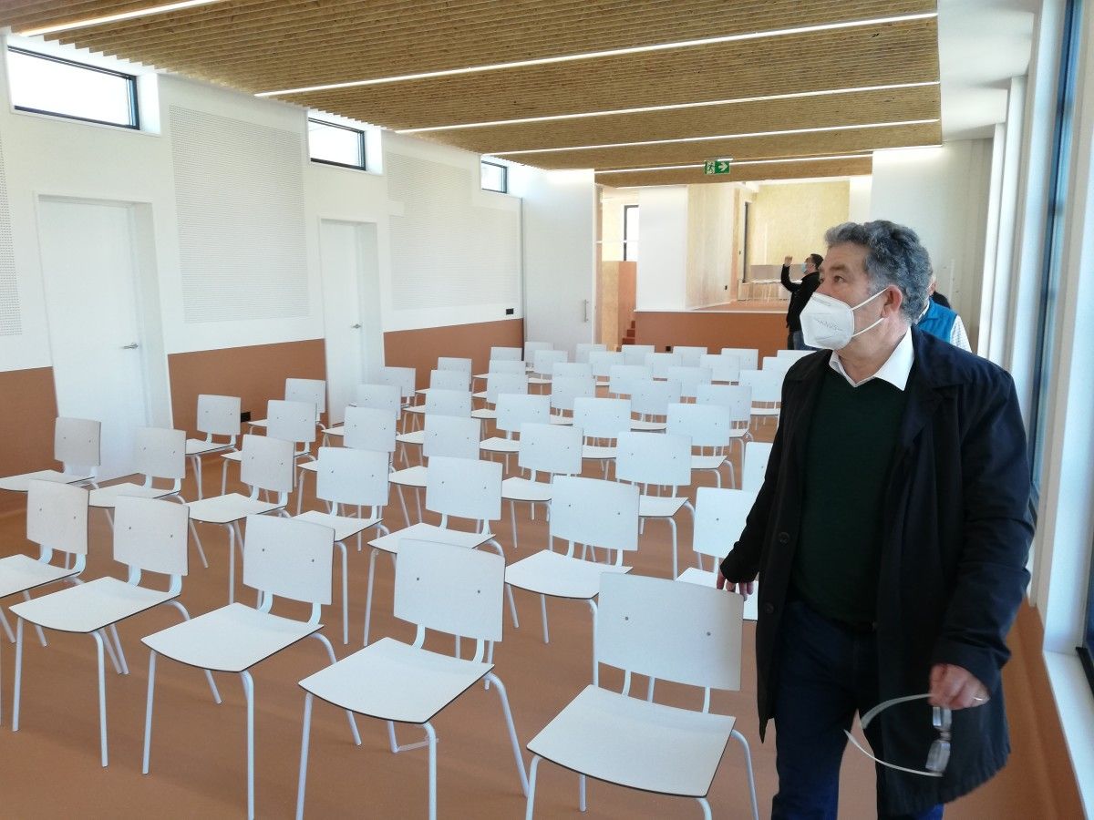 Visita al centro social de Os Campos, en Mourente