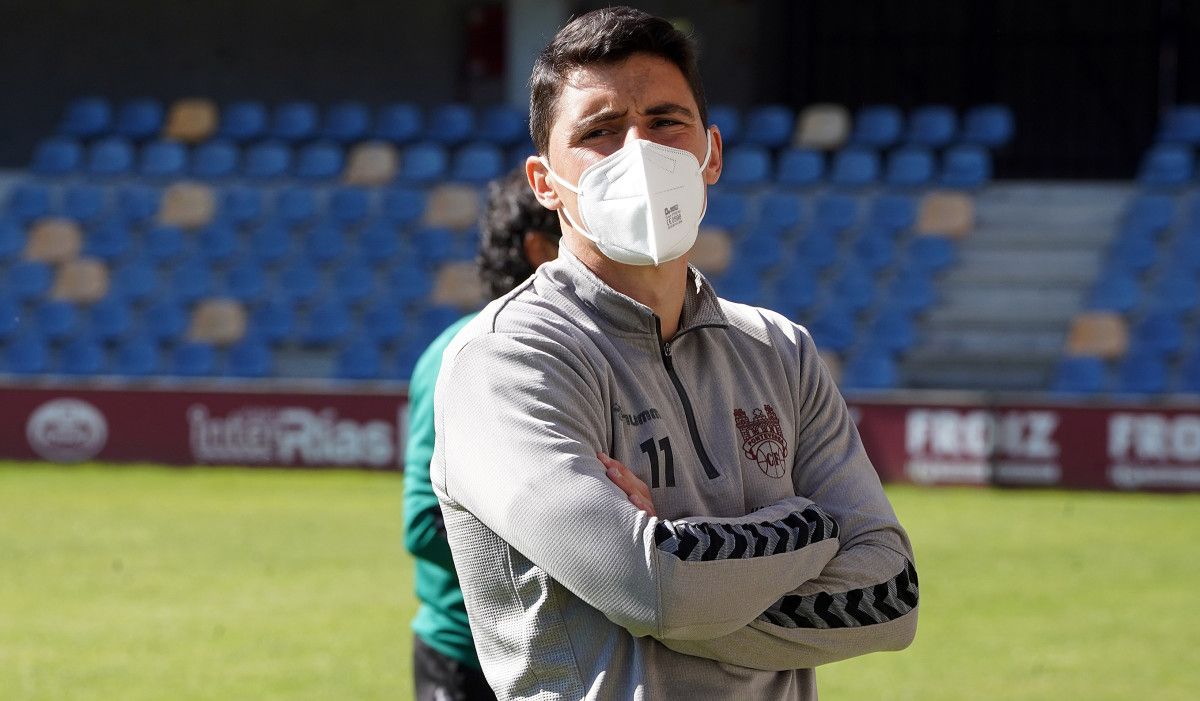 Jorge Fernández, antes de un entrenamiento del Pontevedra CF en Pasarón